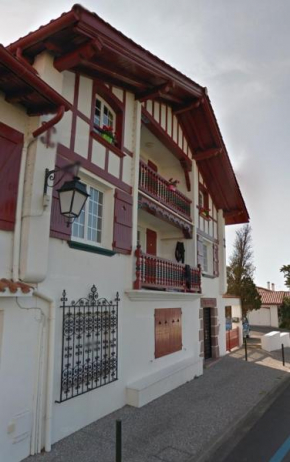 Charmant appartement, plein pied, 2 places parkings